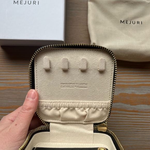 Mejuri Travel Jewelry Case NWT - Picture 4 of 7